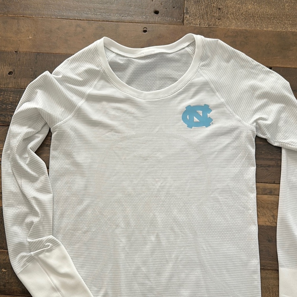 NWOT Lululemon Swiftly Tech UNC